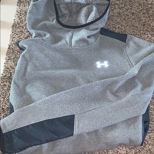 Cold Gear hoodie,pockets and rain resistant sides